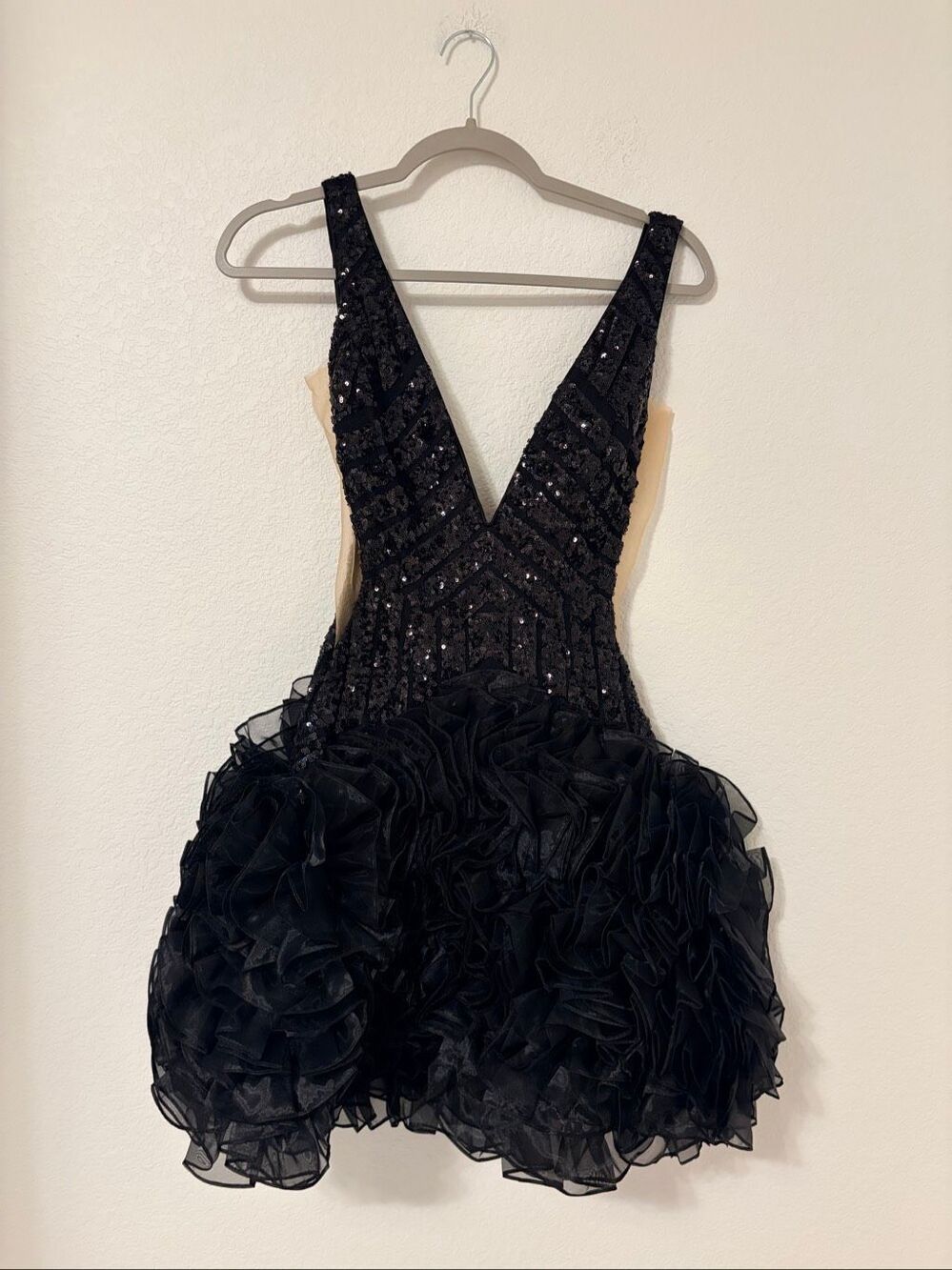 NWT Jovani Black Sequin Deep V Organza Rosette Bubble Cocktail Dress Size 00 Pro